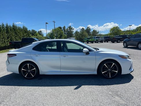 Used 2018 Toyota Camry XSE w/ Driver Assist Package FWD image 2