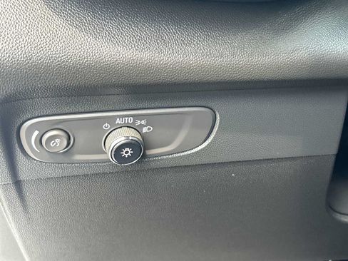 Used 2023 Buick Envision Essence AWD/4WD image 18
