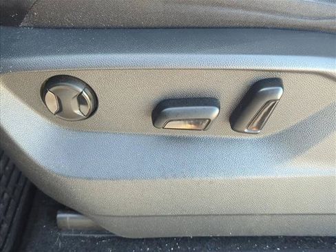 Used 2019 Volkswagen Tiguan SE w/ Panoramic Sunroof Package FWD image 10