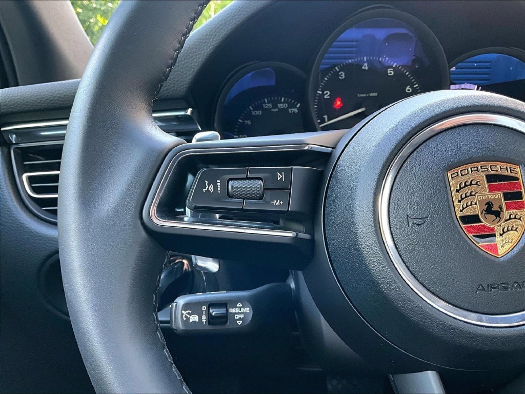Certified 2026 Porsche Macan AWD/4WD image 23