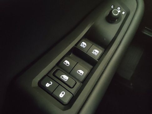 Used 2023 Jeep Grand Cherokee Laredo w/ Luxury Tech Group I RWD image 27