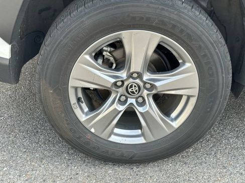 Certified 2024 Toyota RAV4 XLE AWD/4WD image 15