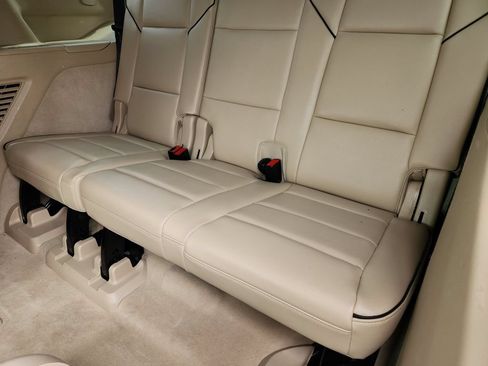 Used 2021 Cadillac Escalade Premium Luxury w/ LPO, Illumination Package AWD/4WD image 33
