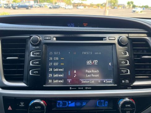 Used 2017 Toyota Highlander XLE image 37