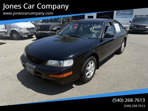Used 1996 Nissan Maxima SE FWD image 1
