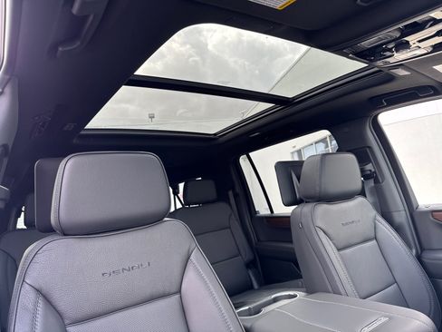 Used 2026 GMC Yukon XL Denali w/ Denali Reserve Package AWD/4WD image 18