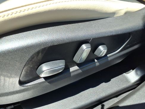 Used 2019 Cadillac XT5 Luxury FWD image 21