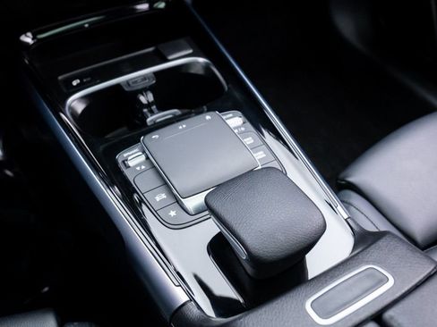 Used 2021 Mercedes-Benz GLB 250 4MATIC w/ Premium Package image 28