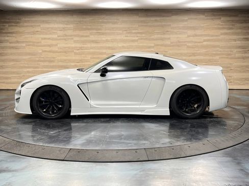 Used 2010 Nissan GT-R Premium AWD/4WD image 10