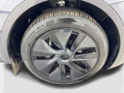 Used 2024 Tesla Model Y Long Range image 82
