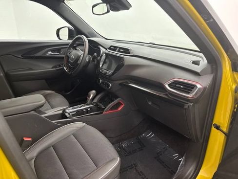 Used 2023 Chevrolet TrailBlazer RS w/ Sun and Liftgate Package FWD image 22
