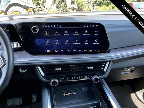 Used 2025 Chevrolet Suburban Z71 AWD/4WD image 9