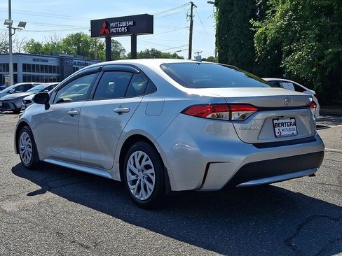 Used 2022 Toyota Corolla LE FWD image 4