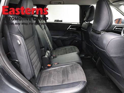 Used 2025 Mitsubishi Outlander SE AWD/4WD image 23
