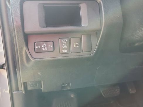 Used 2018 Toyota Tacoma TRD Off-Road w/ Technology Package RWD image 16