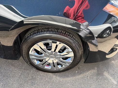 Used 2018 Toyota Corolla LE FWD image 4