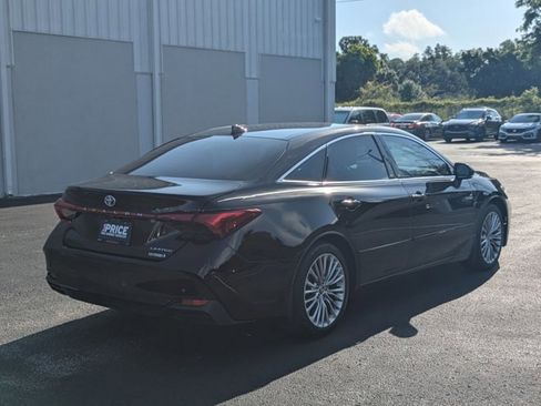 Used 2020 Toyota Avalon Limited w/ Advanced Safety Package FWD image 5