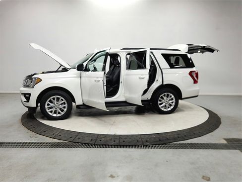 Used 2020 Ford Expedition XLT image 12