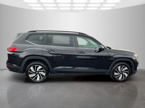 Used 2024 Volkswagen Atlas SE image 3