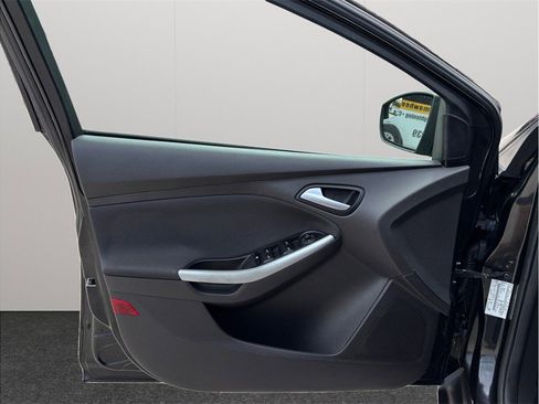 Used 2013 Ford Focus SE FWD image 16