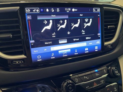 Used 2023 Chrysler Pacifica Touring-L FWD image 15