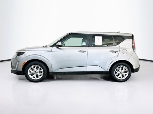 Used 2025 Kia Soul LX w/ LX Technology Package FWD image 4