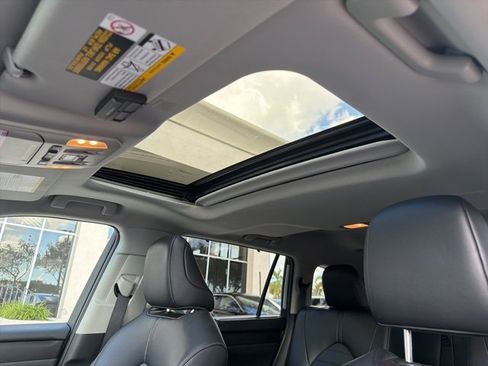 Used 2022 Toyota Highlander XLE image 13