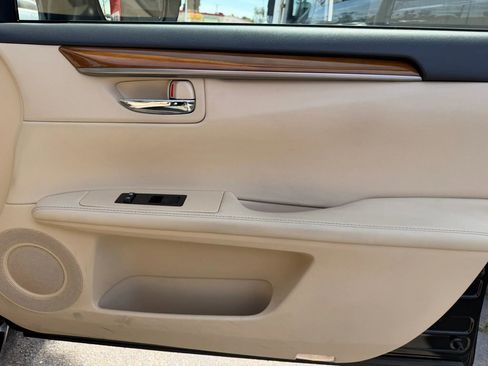 Used 2013 Lexus ES 300h Hybrid w/ Luxury Pkg image 14