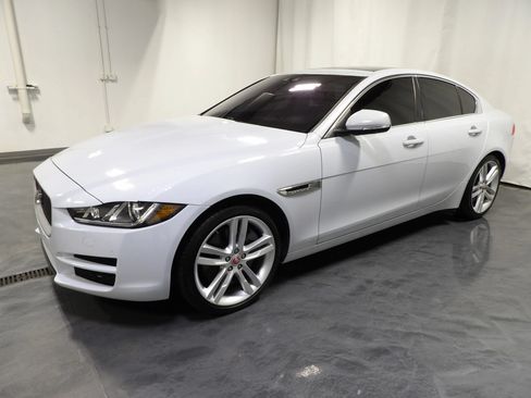 Used 2017 Jaguar XE Prestige AWD/4WD image 5