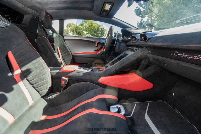Used 2021 Lamborghini Huracan STO RWD image 30