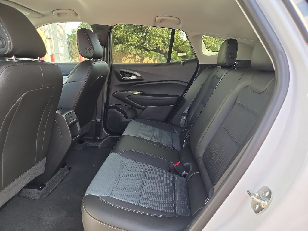 Used 2026 Chevrolet Trax LT FWD image 28