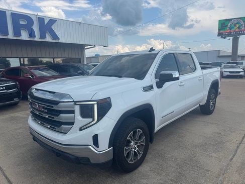 Used 2024 GMC Sierra 1500 SLE w/ Preferred Package AWD/4WD image 1