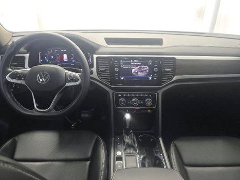 Used 2023 Volkswagen Atlas SE w/ Panoramic Sunroof Package FWD image 18