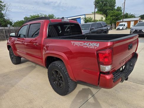 Used 2017 Toyota Tacoma TRD Sport w/ Premium & Technology Package AWD/4WD image 4