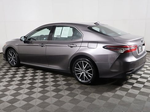 Used 2021 Toyota Camry XLE w/ Navigation Upgrade Package image 15