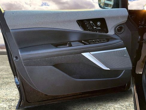 Certified 2025 Cadillac Optiq Luxury 2 w/ LPO, Floor Liner Package image 19