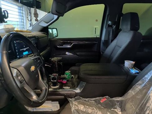 Used 2023 Chevrolet Silverado 1500 LT w/ Z71 Off-Road Package AWD/4WD image 5