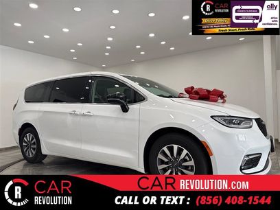 Used 2024 Chrysler Pacifica Limited