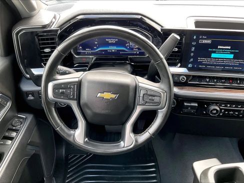 Used 2025 Chevrolet Silverado 2500 LT w/ Convenience Package image 6