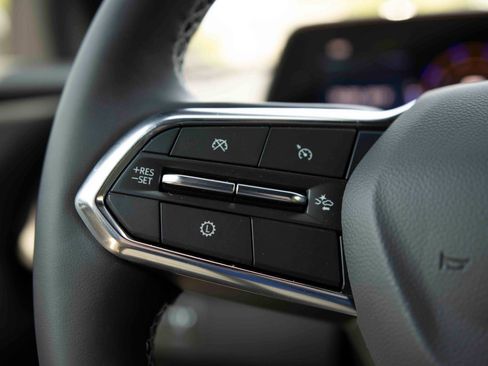 New 2025 Chevrolet Traverse LT w/ Driver Confidence Package image 14