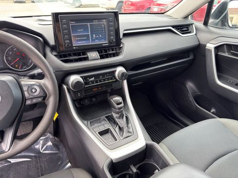 Used 2022 Toyota RAV4 LE FWD image 19