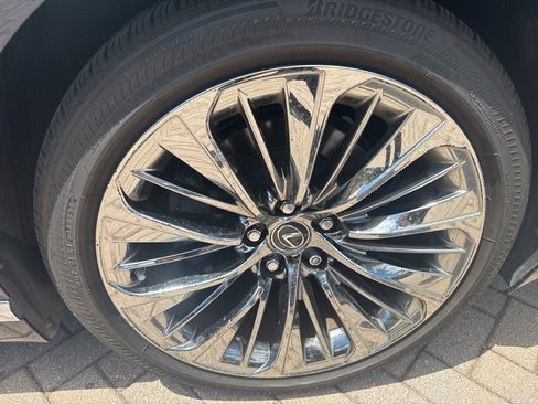 Used 2020 Lexus LS 500 w/ Accessory Package (Z2) RWD image 25