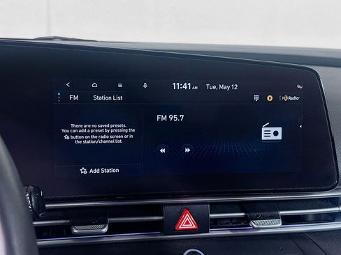 Used 2025 Hyundai Elantra SEL FWD image 19