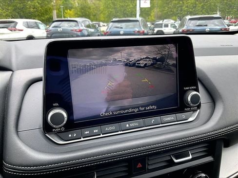 Used 2025 Nissan Rogue SV AWD/4WD image 19