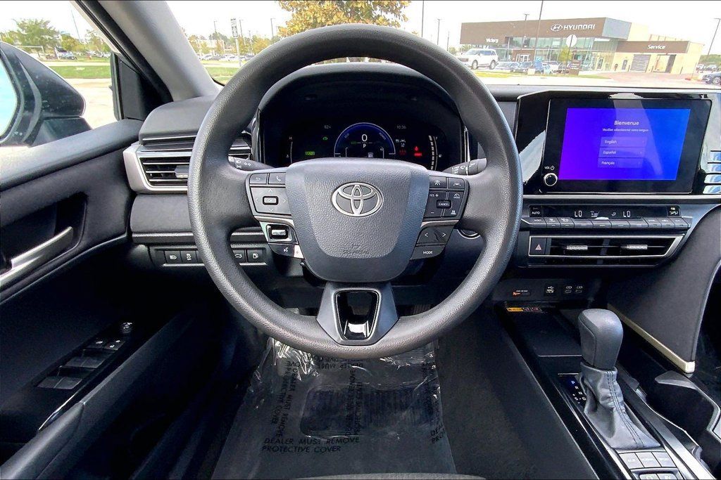 Used 2025 Toyota Camry LE FWD image 5