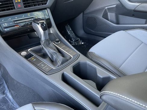 New 2025 Volkswagen Jetta SE image 25