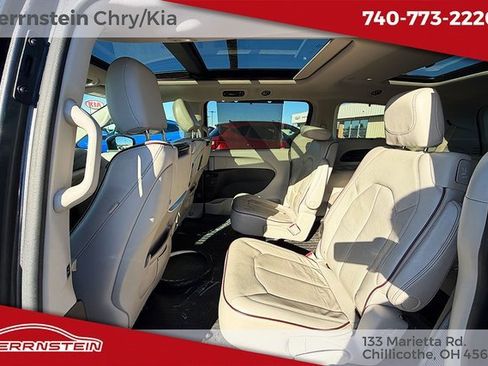 Used 2018 Chrysler Pacifica Limited w/ Tire & Wheel Group image 22