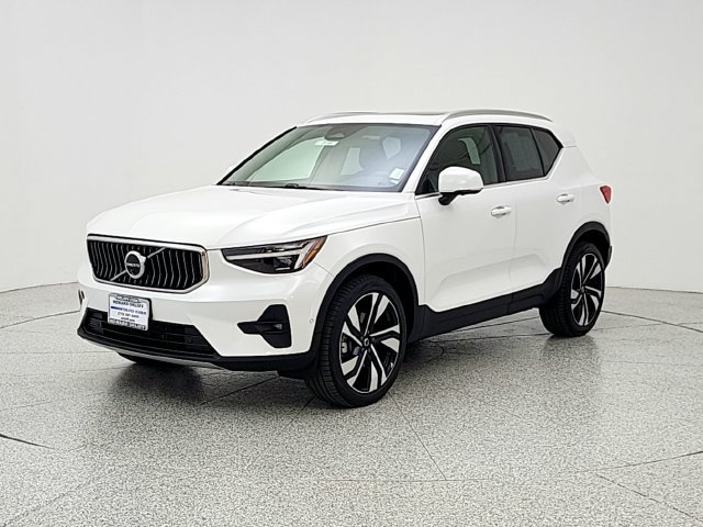 Used 2024 Volvo XC40 B5 Plus w/ Protection Package Premier AWD/4WD image 1