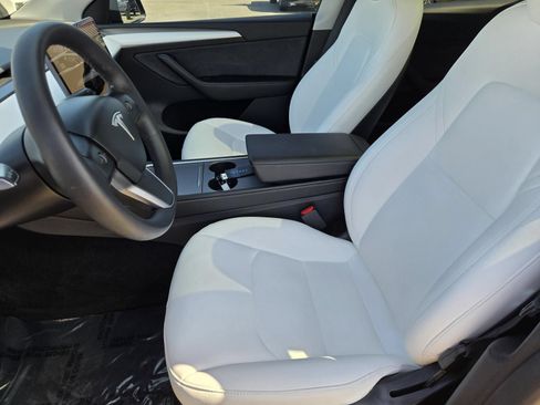Used 2023 Tesla Model Y Performance AWD/4WD image 19