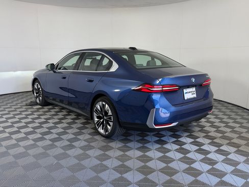 New 2027 BMW 530i RWD image 3